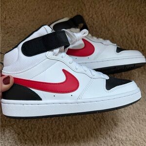 Nike Court Borough Mid 2 big kids size 3.5 basketball sneakers